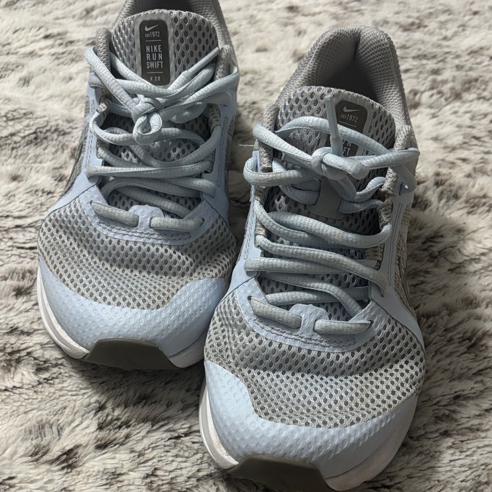 Nike Women's Light Gray and White Sneakers